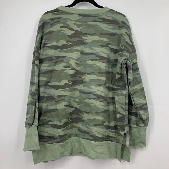 Caslon Women's Crew Neck Long Sleeve Sweatshirt in Green Spring Camo Size M NWT - Picture 2 of 9